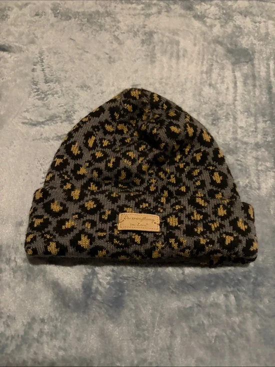 Do everything in love Leopard Knit Beanie - Gray & Gold