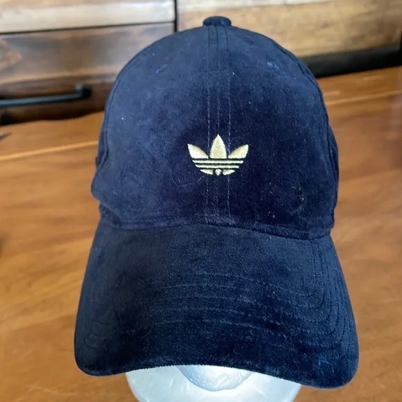ADIDAS 6 Panel Velvet Feel Cap