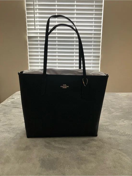 NWT Coach City Tote in Black