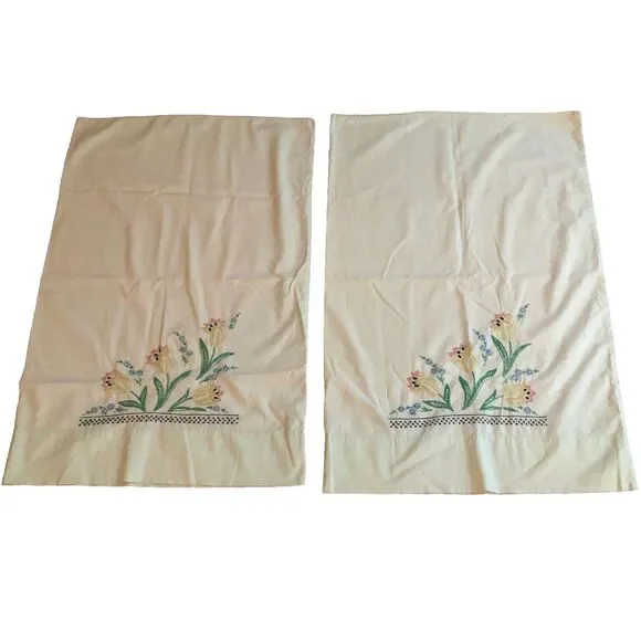 Harmony House Embroidered Tulips Pillow Cases VTG Pair Pale Green Cotton 30x20