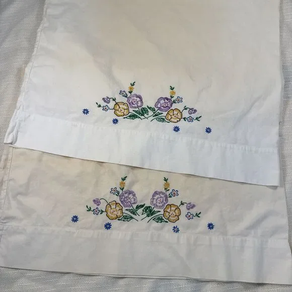 Vintage Hand Embroidered Pillowcase Floral Design Flowers Read