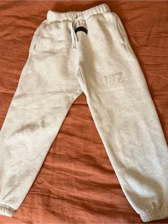 Essentials | Grey Logo Tag Fleece Sweatpants