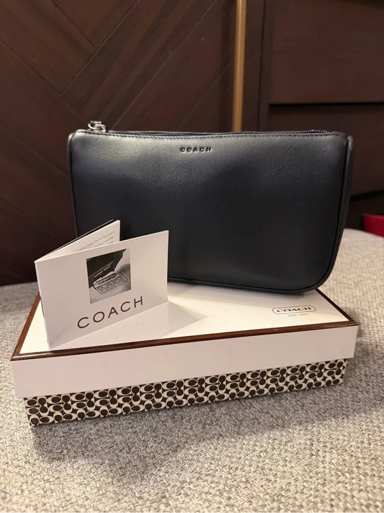 Coach Black Glove Tanned Leather Cosmetic Pouch BRAND NEW