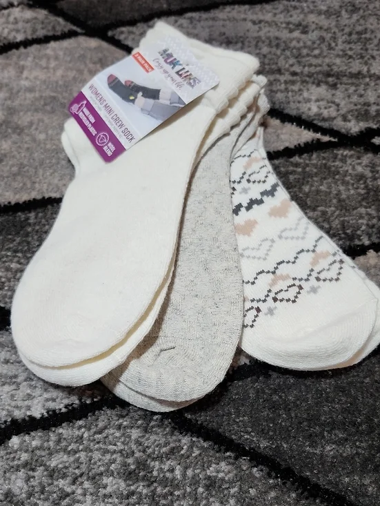 MUK LUKS 3-PAIRS WOOL-BLEND TIER ANKLE MINI CREW SOCKS IVORY/GRAY/HEART PRINT