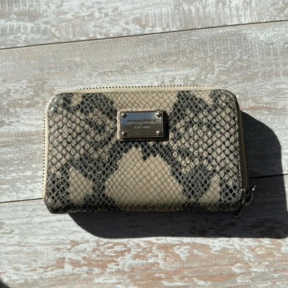 Michael Kors Wallet Snake Print‎
