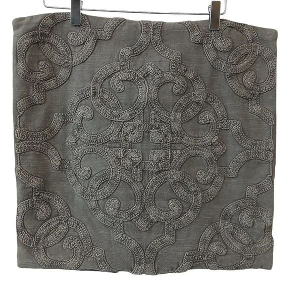 Pottery Barn‎ Taupe Grey Crewel Embroidered Medallion Cotton Pillow Cover 18x18