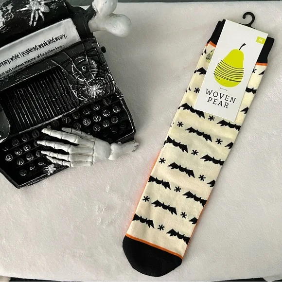 NWT Woven Pear Bat Halloween Socks M