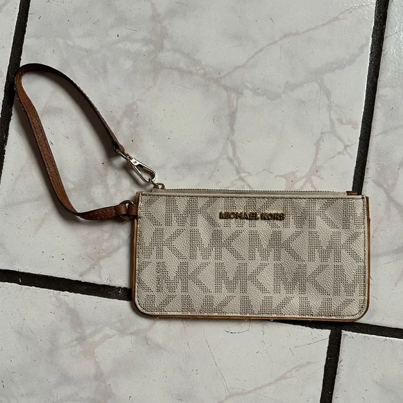 Michael kors wristlet clutch