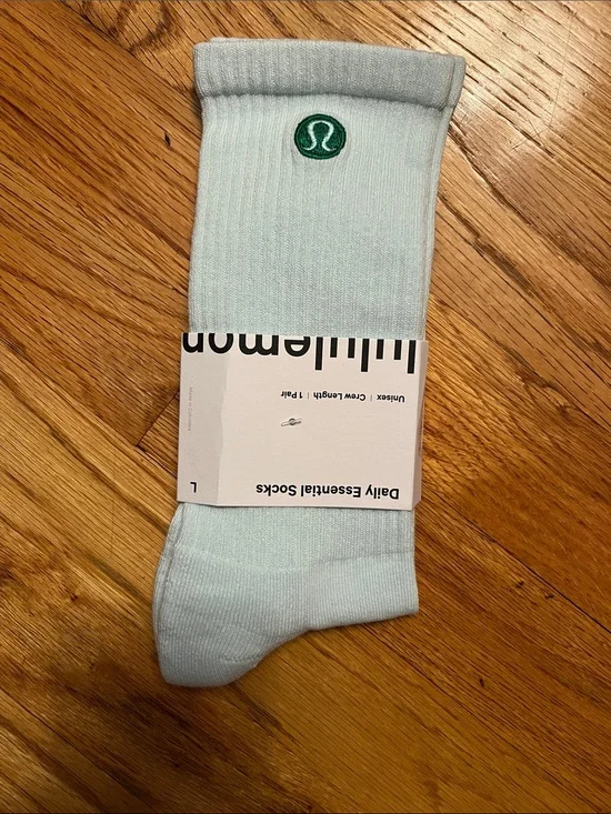 lululemon athletica Light Mint Crew Daily Essential Socks. NWT