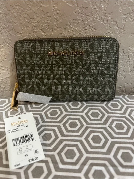Michael Kors jet set Olive Logo Zip Card Case with Gold Hardware