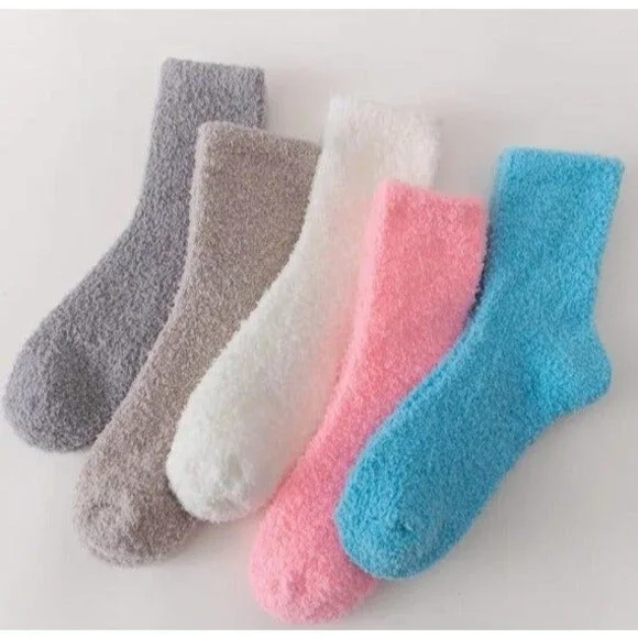 Five pair of Women's fuzzy socks NEW