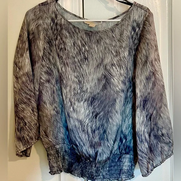 Michael Kors Women’s grey and white‎ 3/4 sleeve blouse small with elastic waist