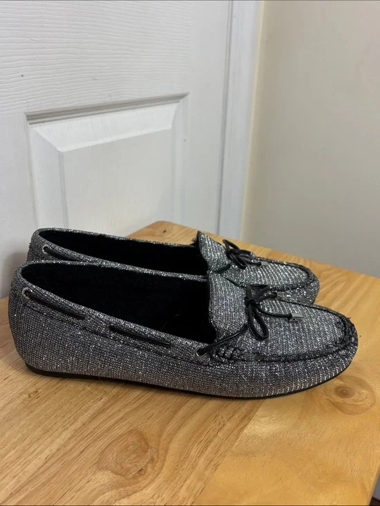 Micheal Kors Sutton Silver Metallic faux fur lined moccasin size 10 Shimmery