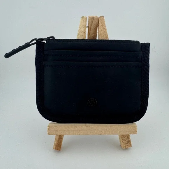 Lululemon True Identity‎ Card Turner Pouch Black Excellent Zip Card Holder
