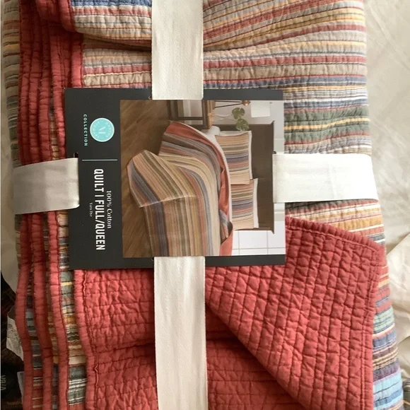 Martha Stewart quilt and shams never used full/queen from Macys