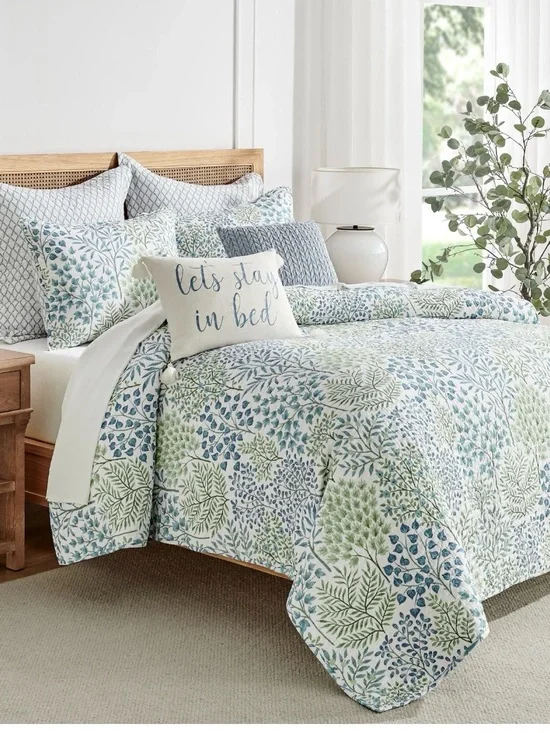 Levtex Blue and Green Botanical Quilt 2 pcs. Set. 🩵🤍💚 reversible pattern TWIN.