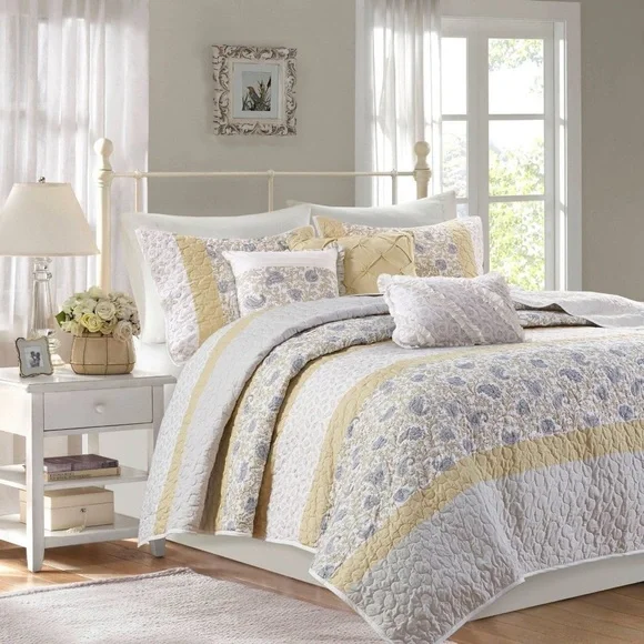 Madison Park 6pc Reversible Stella Cotton Percale with Throw Pillows Quilt Set Q