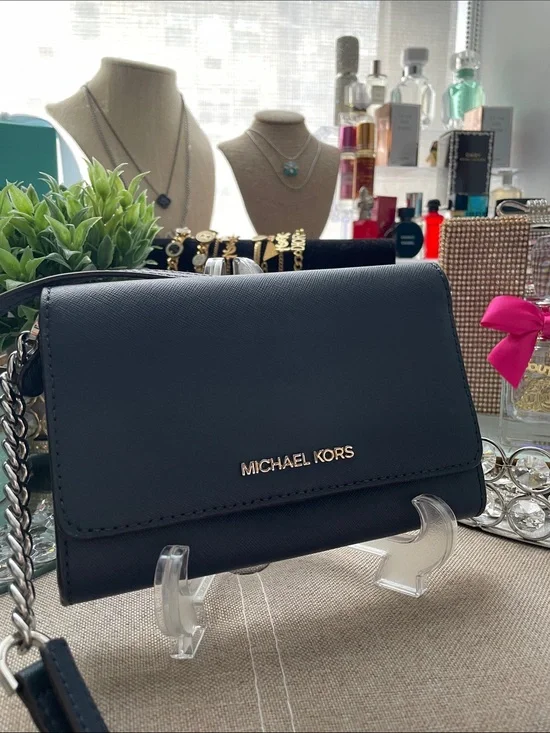✨ Michael Kors Jet Set Travel Phone Crossbody Bag NAVY BLUE✨Like new