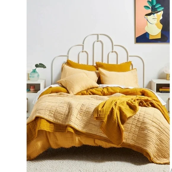 Anthropologie Reversible Airy Gauze Quilt Size King New Plus