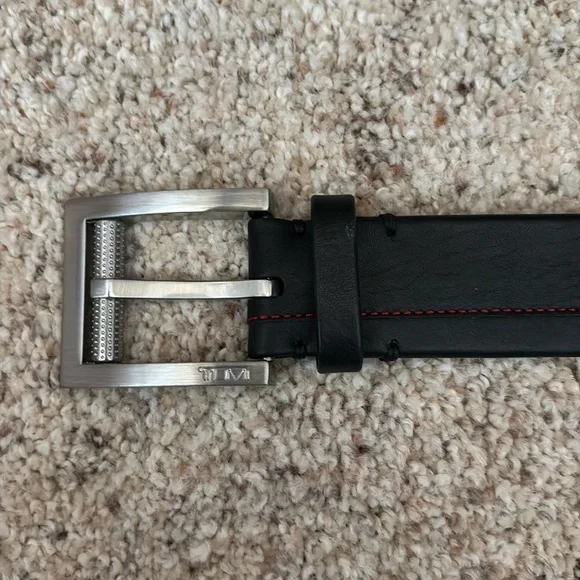 Excellent condition Tumi belt