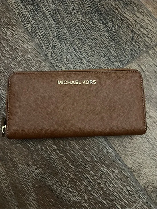 Michael Kors Jet Set Travel Saffiano Leather Continental Wallet - Brown