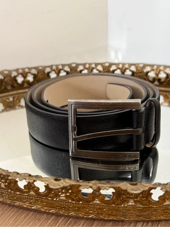 Tumi Leather Belt Black textured leather Size 38 Gunmetal Buckle