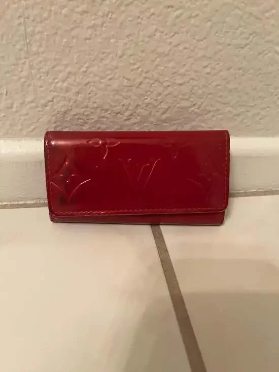 Louis Vuitton Monogram Vernis Multicles 4 Key Holder in Pomme D'Amour Red