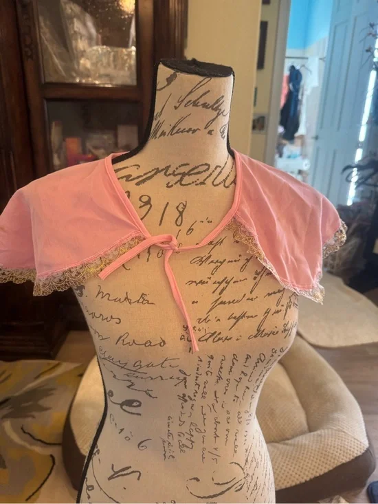 Pink Lace Trim Shoulder Capelet