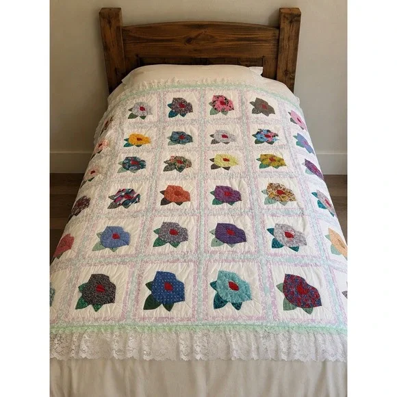 VTG Flower Quilt Handmade Appliqué Pansy / Cabbage Rose Design Sz Twin Farmhouse