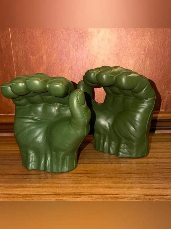 Marvel Hasbro 2015 Avengers Incredible Hulk Open Grip Green Foam Glove Hand
