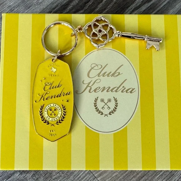 💛 KENDRA SCOTT New Exclusive Club Kendra Yellow Keychain with Box