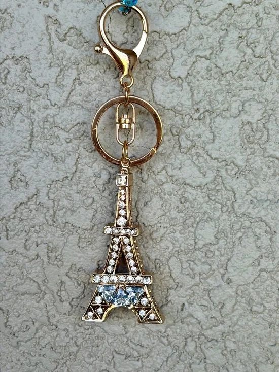 Sparkling Gold Eiffel Tower Crystal Keychain - Chic Women’s Accessory