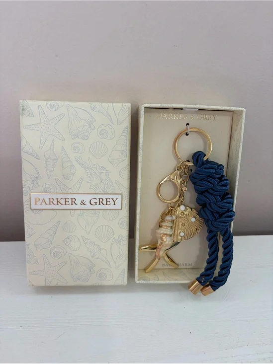 Parker & Grey Gold Seashell Keychain with Navy Rope