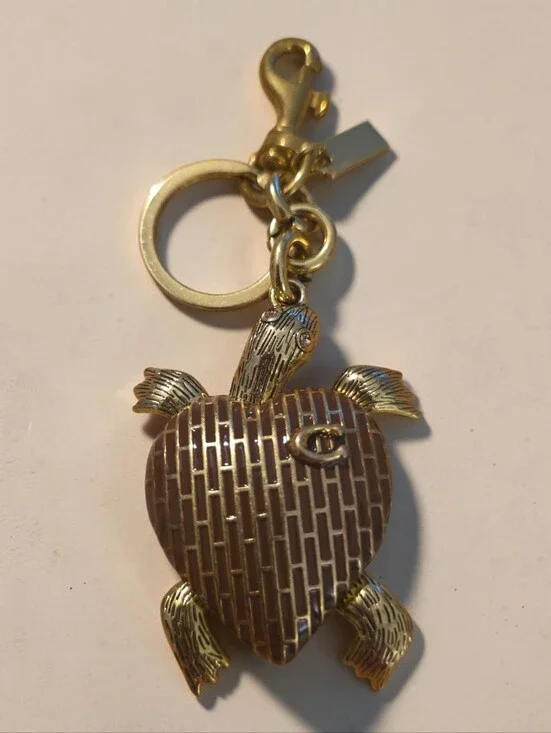 Boutique Nwt Gold Turtle Heart Keychain Charm .