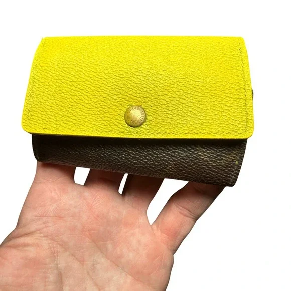 Custom Painted‎ Louis Vuitton Monogram 6-Key Holder - One of One