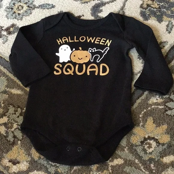 Halloween onesie ghost pumpkins 🎃 6/9 mo black gold  this is so cute