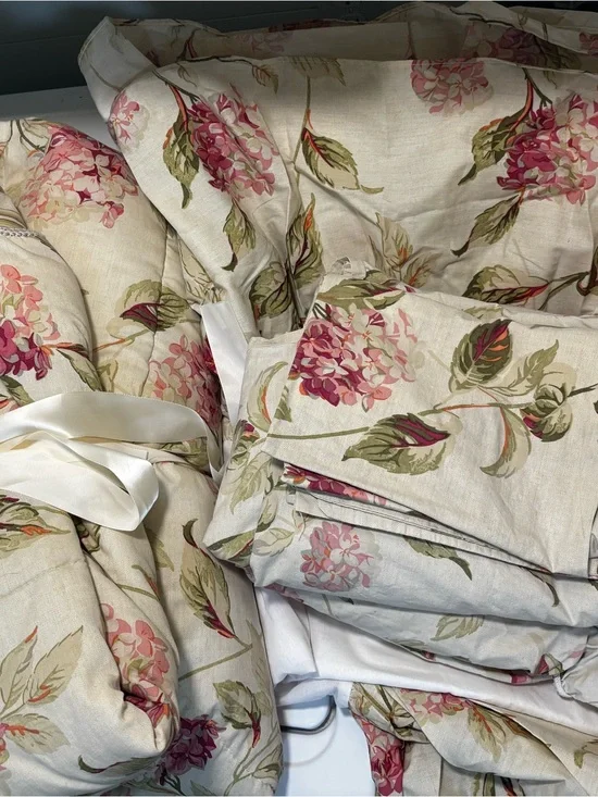 Vintage Laura Ashley Pink Hydrangea Full comforter,sheet set & bed skirt.