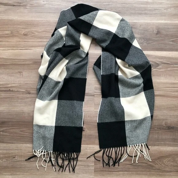 Black and cream plaid shoulder scarf in great condition