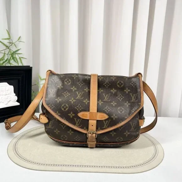 Louis Vuitton Women Pre-Loved Bag Very Good Condition