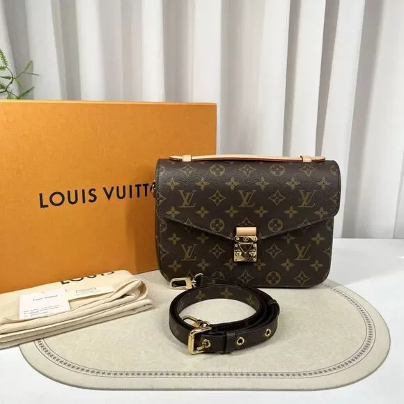Louis Vuitton Women Pre-Loved Bag Very Good Condition