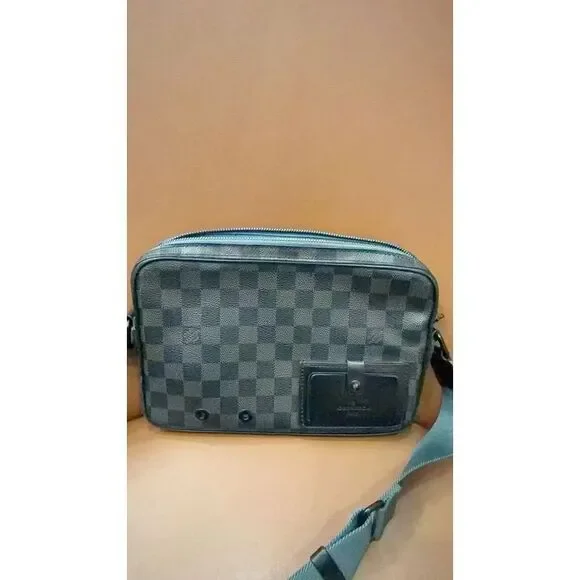Louis Vuitton Women Pre-Loved Bag Very Good Condition