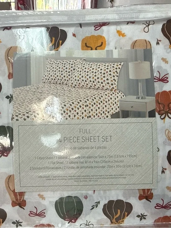 Full 4-Piece Autumn coquette pumpkin Print Sheet Set - White and Brown