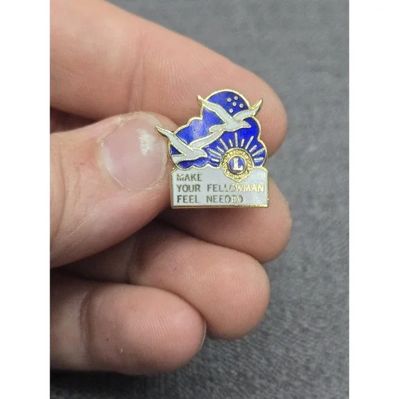 Vintage Lions Club Motivational Lapel Pin Make Your Fellowman Feel Needed‎