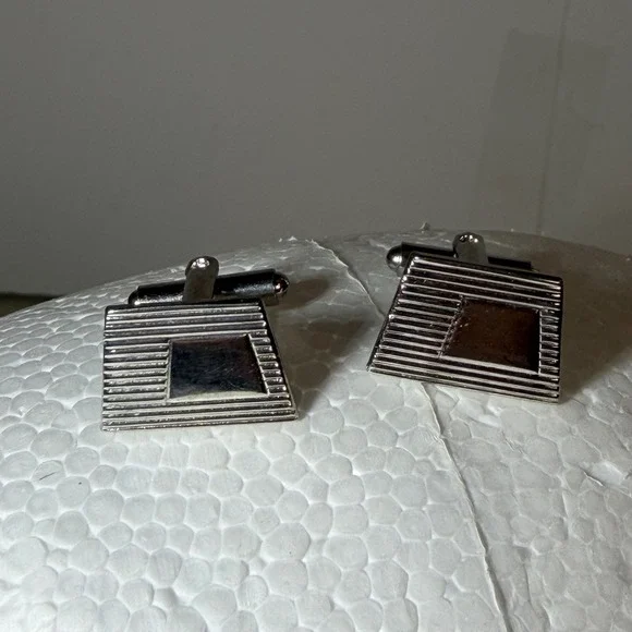 Vintage Mens Silver Tone Geometric Ribbed Rectangle Toggle‎ Back Cufflinks