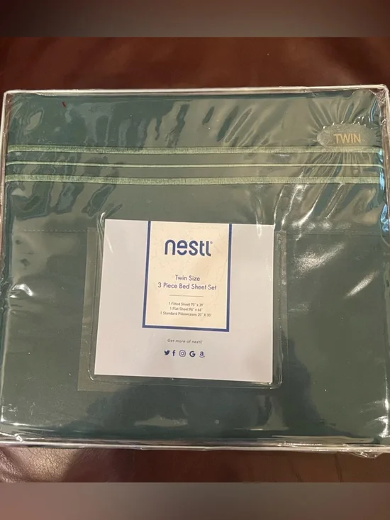 Nestl Hunter Green Twin 3-Piece Bed Sheet Set BRAND NEW and UNOPENED
