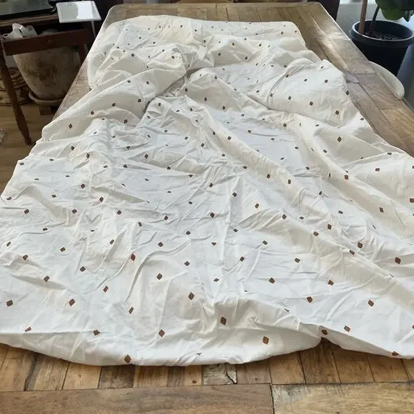 Threshold Dotted Bronze Twin XL Size Flat and Fitted Sheet Set 100% Cotton