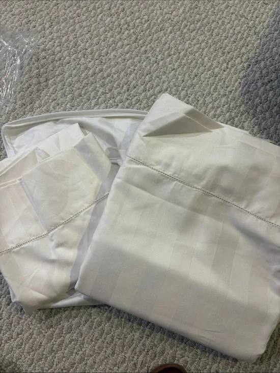 cream top sheet & two pillow cases charter club, Queen