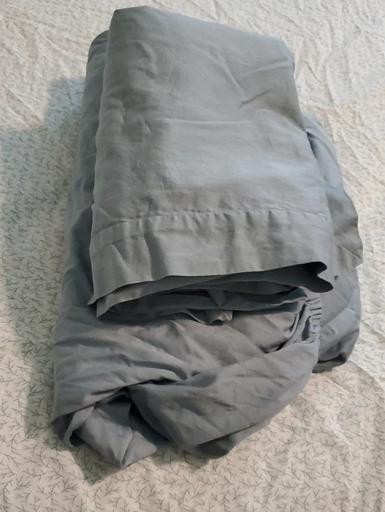 Coyuchi Sateen Full Size Fitted Sheet and Pillow Shams