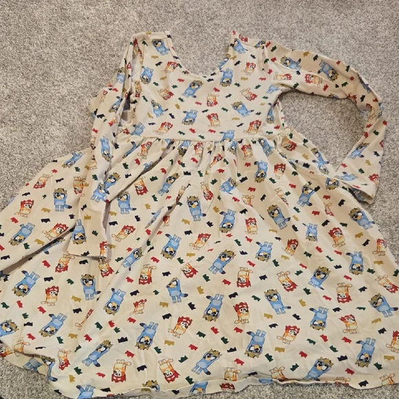Hanna Andersson Cream Kids Top with Bluey and Red Character Print