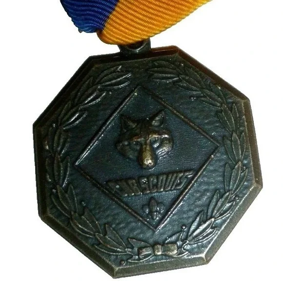 Vintage‎ Boy Scouts Cub Scouts Wolf Physical Fitness 2nd Place Medal Blue Yellow